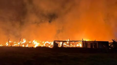 İzmir’de Belediyeye Ait Çöp Depolama Alanında Yangın