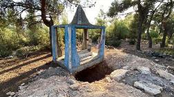 Define Avcıları, 300 Yıllık Mezarı Tahrip Etti