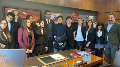 Liselilerin Kendi Enerjisini Üreten Binalarla İlgili Projesi TBMM'ye Sunuldu