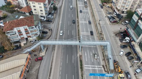 Evin İçi Göründüğü için Yıkılan Üst Geçit, 1 Metre Uzağa Yapıldı