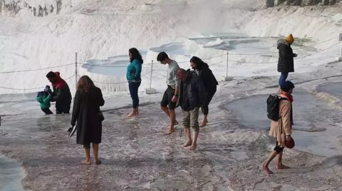Pamukkale Travertenleri Madencilik Faaliyetleri Nedeniyle Kararıyor