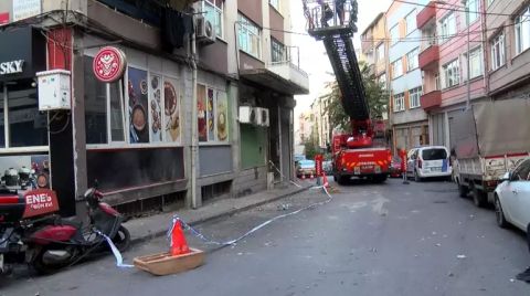 Bayrampaşa’da Binadan Kopan Beton Parçaları Aracın Üzerine Düştü