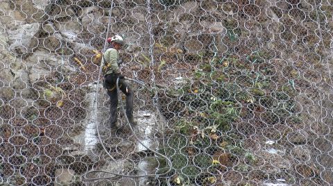 Ayder’de Kaya Riskine Karşı Çelik Örgülü Önlem