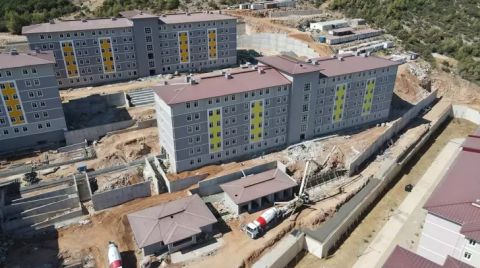 Öğrenci Yurdu, Mağara Üzerine Yapıldı