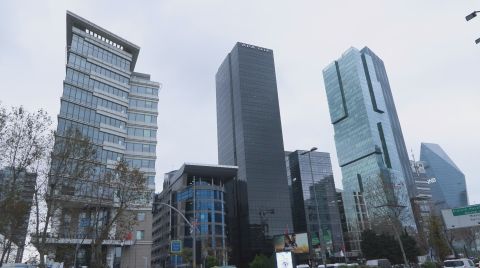 Hong Kong'daki Yangın Sonrası Uyarı: Yüksek Binalarda 2 Kaçış Kovanı Olmalı