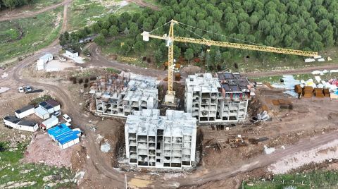 Sındırgı'da TOKİ ve Deprem Konutlarının Yapımı Sürüyor