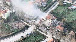 Sındırgı'da Ağır Hasarlı Binaların Yıkımı Sürüyor