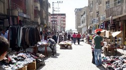 İşportacılar üstgeçitleri istila etmiş, yol vermiyor 